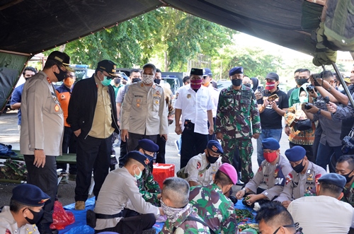 Gubernur dan Kapolda Sidak Dapur Umum di Lapangan Korem 043/Gatam