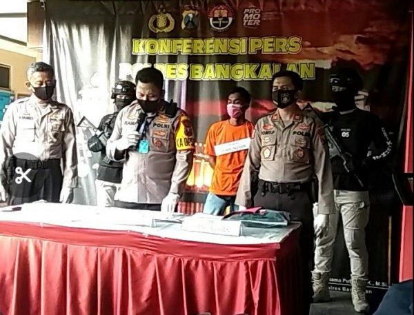 Seorang Pemuda “Bantai” Tetangganya Karena Selingkuhi Ibunya