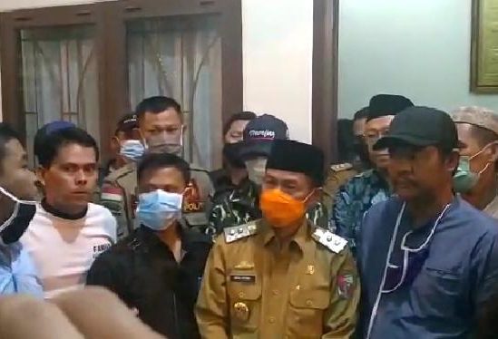 Tagih Hutang Proyek 2018, Puluhan Kontraktor Santroni Rumah Dinas Plt Bupati Lampung Utara, Budi Utomo Minta Waktu 2 Bulan