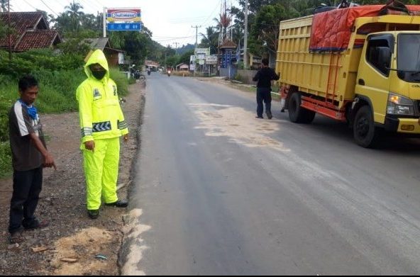 Warga Kangkung Tewas Tergilas Truk di Jalan Raya Way Ratai