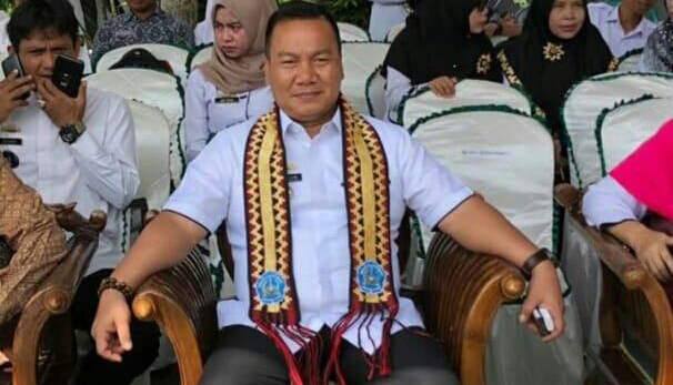 Doni F Fahmi : Celebrity Government Melalui Media Massa