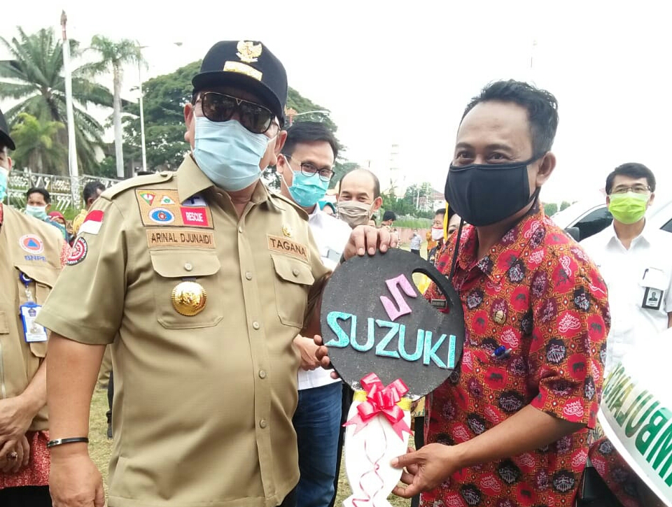 Gubernur Lampung Hibahkan Satu Unit Mobil Ambulan untuk Desa Madukoro Lampung Utara