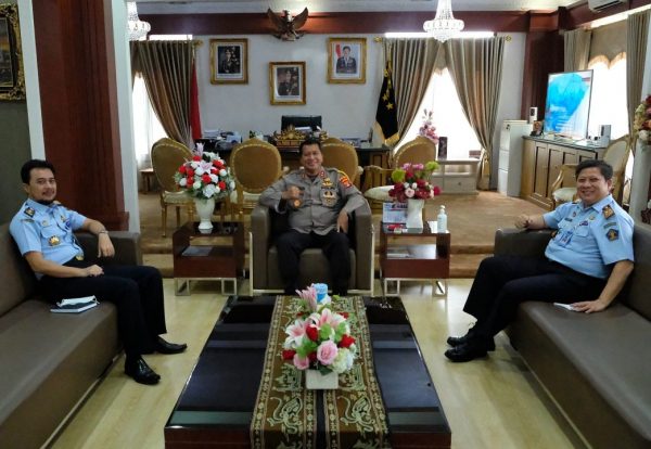 Kakanwil Hukum dan Ham Silahturahmi Dengan Kapolda Lampung