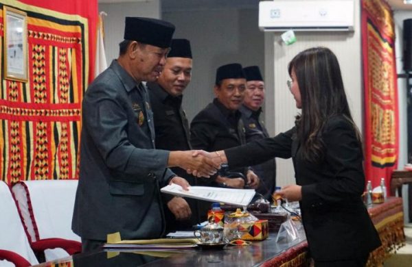Pemkab Lamsel Sampaikan Raperda Kabupaten Layak Anak ke DPRD