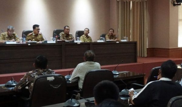 Plt. Bupati Lamsel Minta Semua Institusi Kesehatan dan Pelaku Usaha Siaga Hadapi Corona