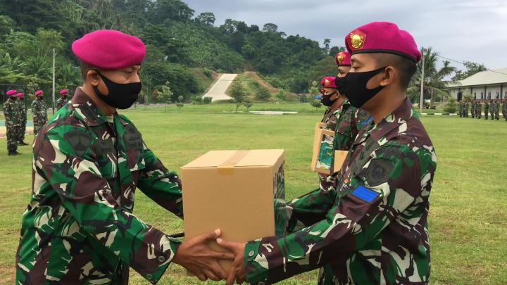 Dan Brigif 4 Marinir Piabung Salurkan Paket Sembako Untuk Prajurit