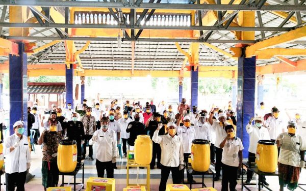 TEC Berikan Puluhan Ribu Masker dan Wastafel Portable Bagi Umat Hindu