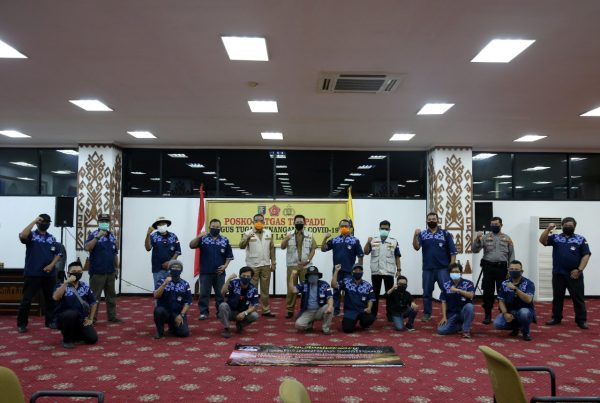 Komunitas Katana Bersama Tim Gugus Tugas Provinsi Lampung Bagikan Masker dan Hand Sanitizer