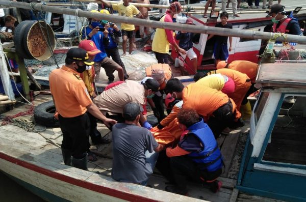 Koban Hanyut Yang Selamatkan Dua Balita Anaknya di Jembatan Cigiceh Ditemukan Tewas di Laut Bojonegara