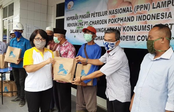 Surplus Produksi di Lampung PPN dan PT CPI Freedmil Bagikan Dua Ton Telur