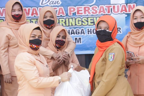 Bantuan Dharma Wanita Salurkan Bantuan Lebaran Untuk ASN Golongan I II dan PTHL
