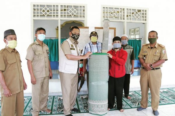 Pemkab Pringsewu Bantu Ambal Untuk Mushola di Kecamatan Pagelaran