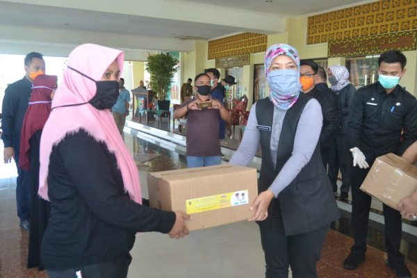Wagub Chusnunia Hadiri Operasi Pasar Bersubsidi di Pringsewu