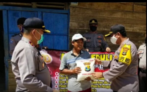 Kali Kedua Polres Mesuji Salurkan Bantuan Sembako Untuk Buruh Tani Terdampak Covid-19