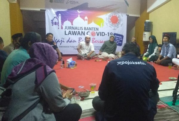 Kadis Kominfo Langgar Edaran Gubernur Soal Covid-19 Menggelar Kerumunan Bersama Wartawan Tanpa Masker Dan Sosial Distancing