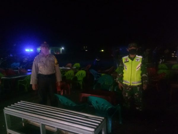 Kerumunan Malam Takbiran Warga Muda Mudi Ngumpul di Alun Alun, Tim Kodim dan Polres Mesuji Ajak Mereka Bubaran