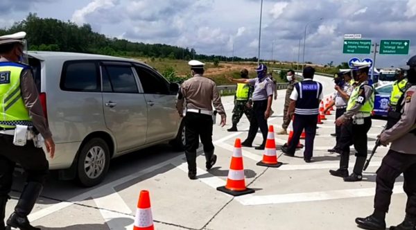 Polres Mesuji dan PJR Polda Lampung Skat Arus Balik Jalur Pintu Tol Trans Sumatera