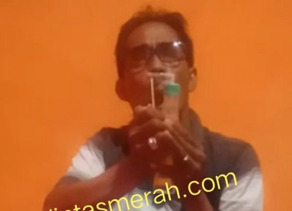 Viral Vidio Kepala Kampung di Selagai Lingga Sedang Asik Nyabu