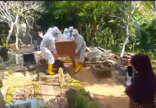 Lagi Warga Bandar Lampung di Makamkan Dengan Protokol Cavid-19 Ternyata Hasil Swab Negatif