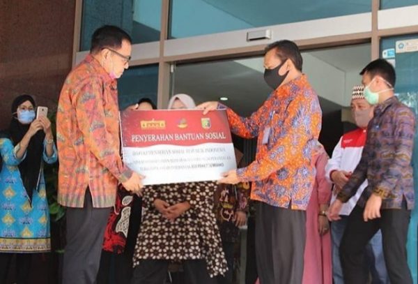 Pemprov Salurkan Bantuan Untuk 850 orang Perantau di Jakarta