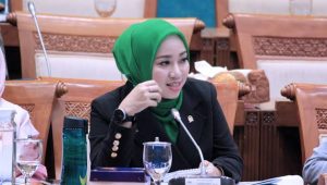 DPR-RI Desak Pemerintah Turunkan Harga BBM
