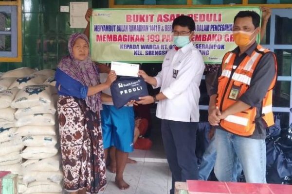 Bukit Asam Peduli, Berikan 559 Paket Sembako Kepada Warga Tarahan