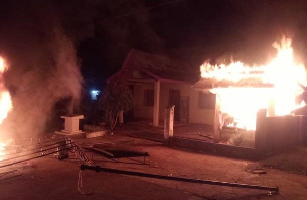 Pembagian BLT Tak Tepat Sasaran Warga Rusak dan Bakar Kantor Desa