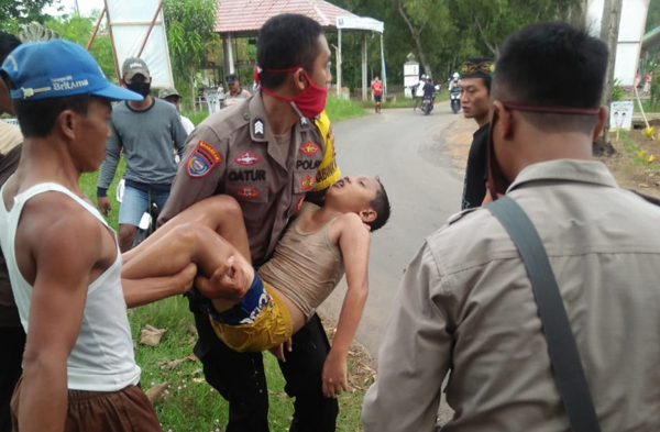 Ngabuburit Dipinggir Irigasi Rejomulyo Dua Bocah SD Tewas Terseret Arus