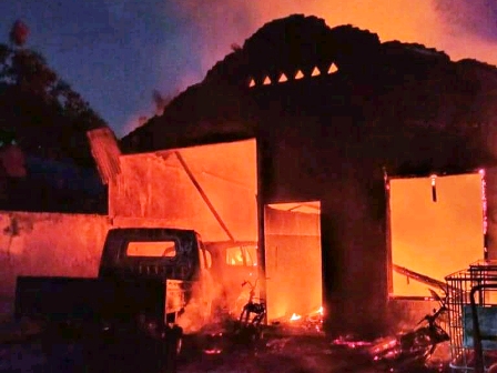 Jam Saur Gudang SPBU 24-345-18 Baradatu Meledak Dan Terbakar