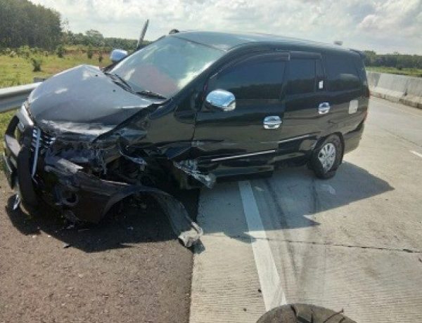 Pengelola Jalan Tol Bakauheni Terbanggi Besar Paksa Korban Kecelakaan Bayar Ganti Rugi Kerusakan Guardrail Tol?