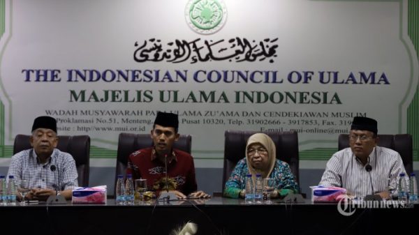 MUI Kecewa Pemerintah Larang Warga Kumpul di Masjid, Tapi di Mall Tidak