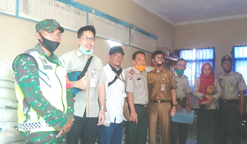 Pemkab Lampura Salurkan 13 Ton Bansos Beras Bagi Warga Kotaalam Rentan Terdampak Corona