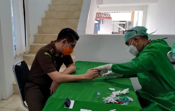 Antisipasi Transmisi Covid-19, Kejari Lampura Rapid Test Internal