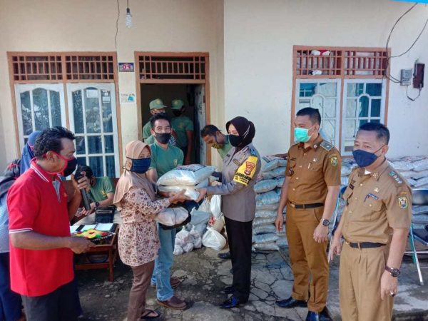 Kelurahan Gunung Agung Langkapura Salurkan Bantuan Pangan Non Tunai