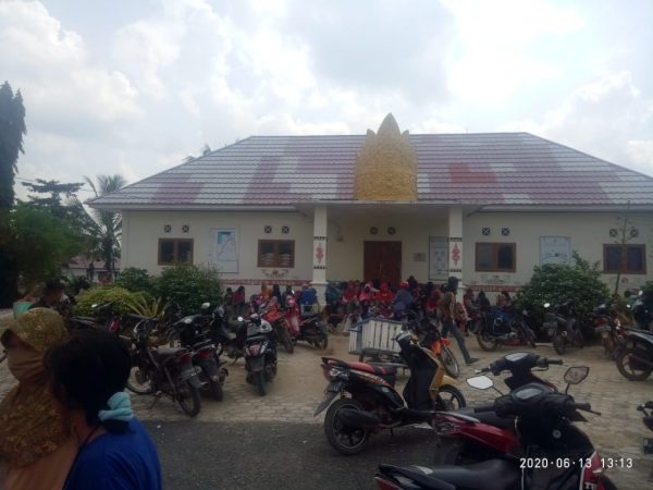 Pemdes Negaratulangbawang Salurkan BPNT Bagi 685 KK