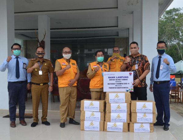 Bank Lampung Cabang Salurkan Paket Sembako Terdampak Covid-19 Lewat Pemkab