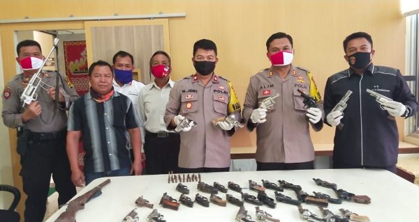 HUT Bhayangkara ke 74 Polres Mesuji Terima Serahan 35 Puncuk Senjata Rakitan