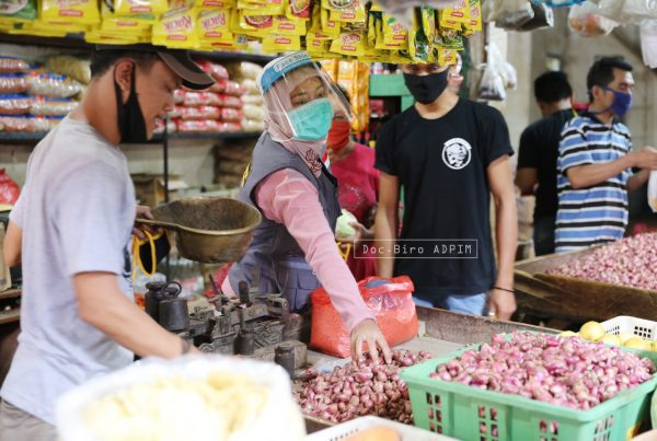 Cegah Penyebaran Covid-19 di Kawasan Pasar, Pemprov Lampung Minta Pedagang Tetap Gunakan Masker