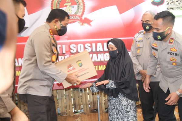 Kapolda Metro Jaya Sambangi Korban Kebakaran di Tambora Jakarta Barat