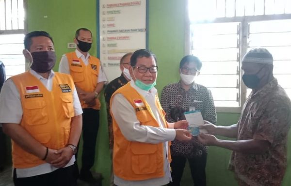 Bupati H Saply TH Salurkan BLT kepada 589 Warga di 9 Desa