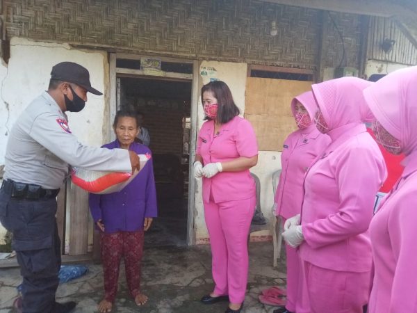 Polres Lampura Bagikan Seribu Paket Sembako