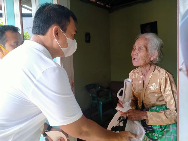 Salurkan Bantuan Rycko Menoza Jajaki Solusi Perbaiki Bandar Lampung