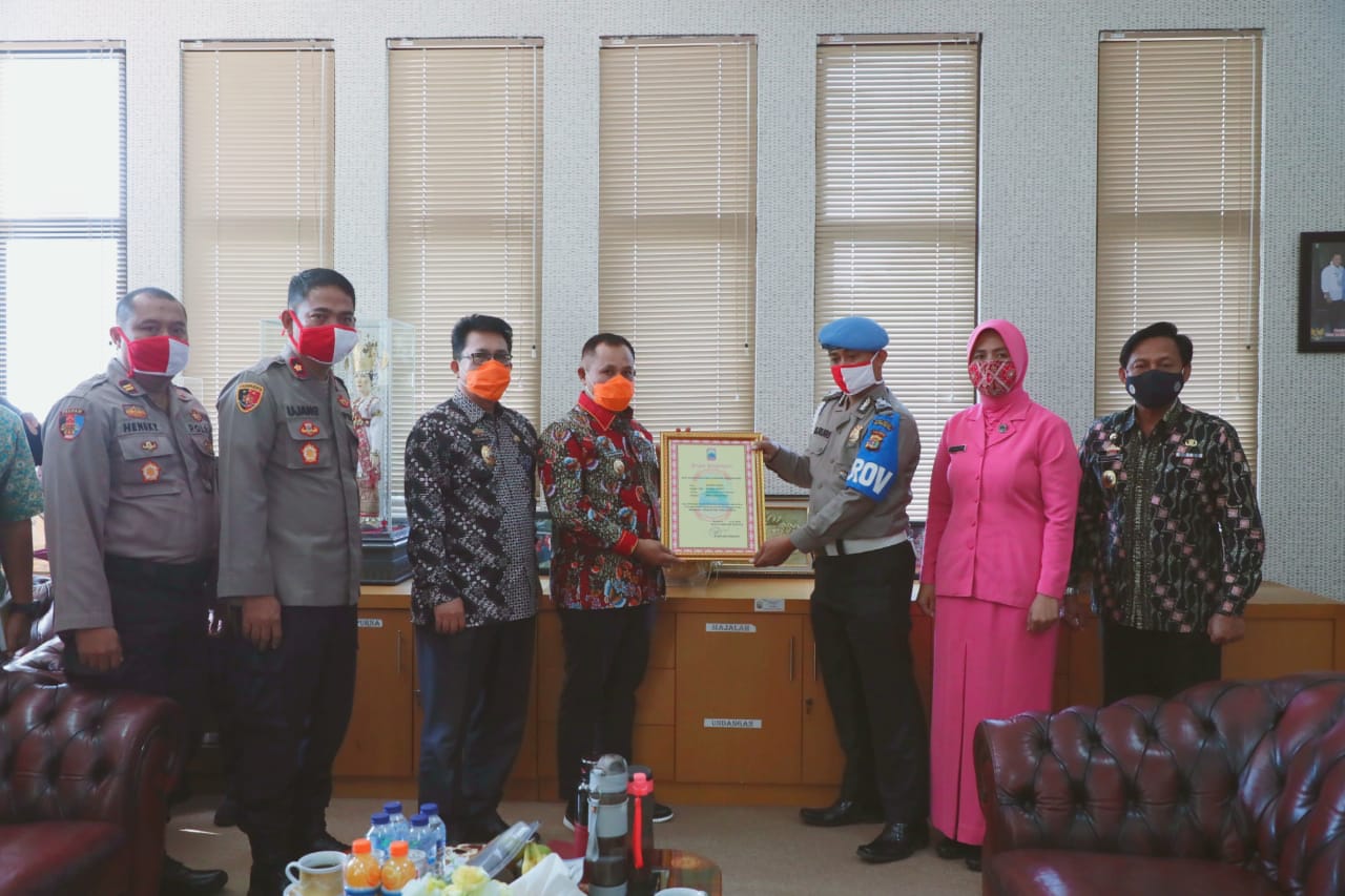 Bripka Masruri, Polisi Heroik Diganjar Penghargaan Oleh Bupati Nanang Ermanto