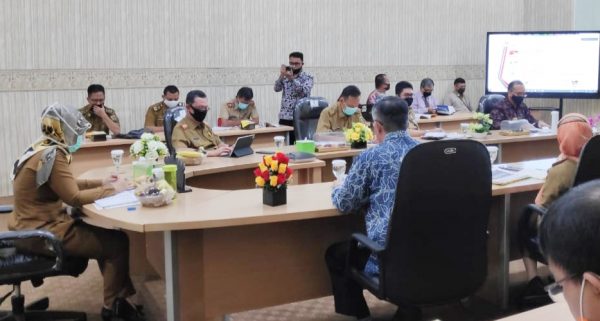 Nunik Pimpin Rapat TPAKD