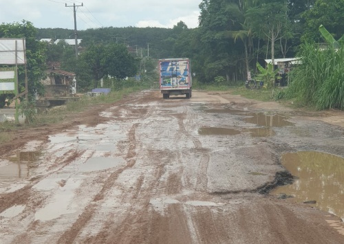 Jalan Masuk Pintu Masuk Tol Lampung Yang Diresmikan Jokowi Rusak Parah