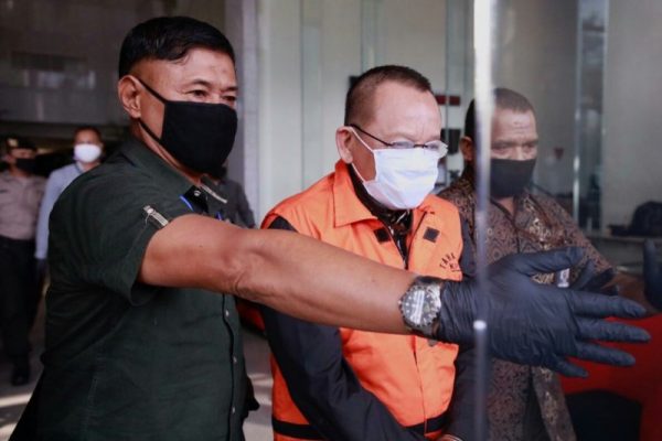 KPK Telusuri Harta Istri Mantan Sekertaris MA Nurhadi di Tangan Pria Lain?