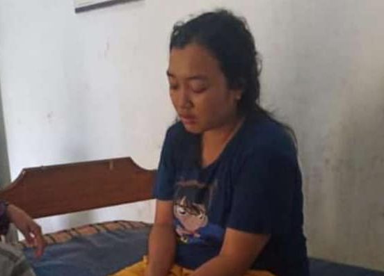 Ditinggal Suami Sholat Jum’at Agen ATM BRI Link di Santroni Pria Bersenjata Badik Dan Lukai Indah