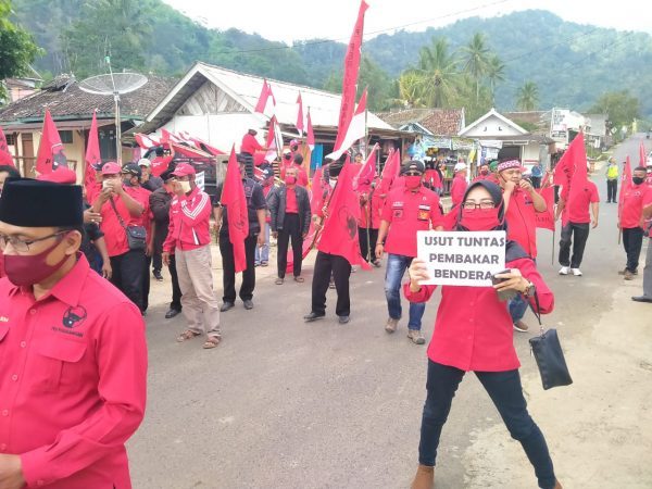 Parosil Pimpin Unjukrasa Masa PDIP Lampung Barat di Tugu Soekarno