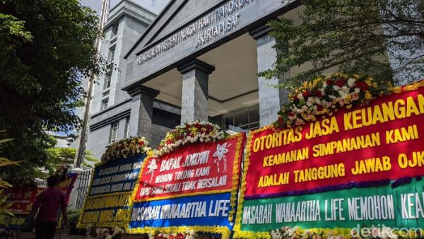 Pegiat Anti Korupsi Minta Pengadilan Tipikor Bersihkan Karangan Bunga Dukungan Kepada Terdakwa Korupsi