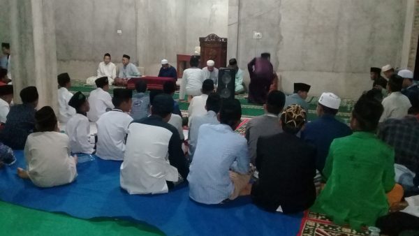 Jamaah Ponpes Al-Falah Minhajul Karomah Desa Sawojajar Bermunajat dengan Zikir Ratibul Haddad/Al-Alaydrus